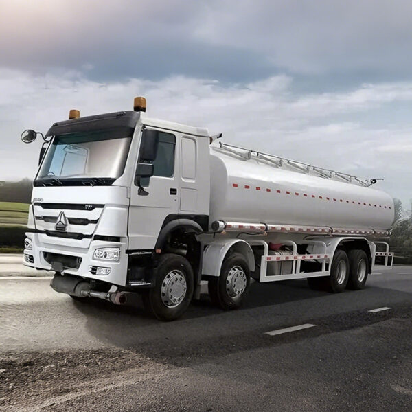 Sinotruck Howo 8X4 Oil Tanker