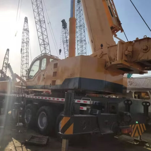 100ton Truck Crane  in Good Quality