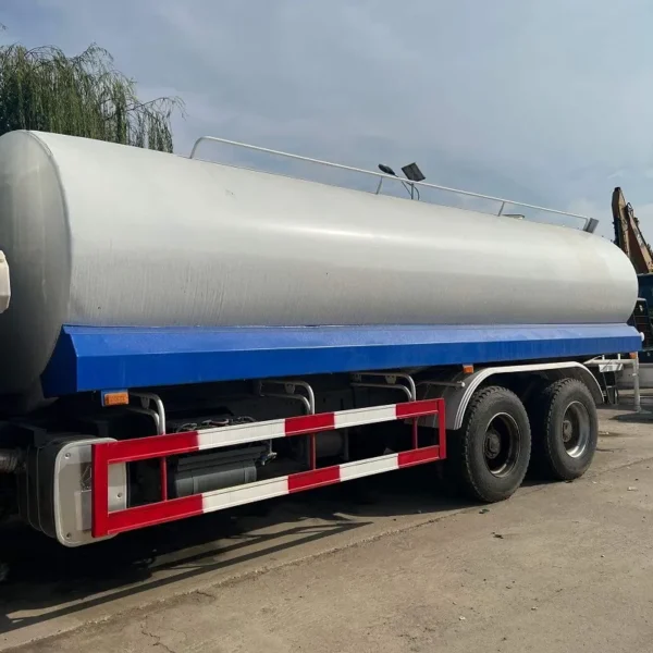 Best Product Well Known New Sinotruk HOWO High Quality Multi-Function Diesel 4X2 Engine Street Water Truck Sprinkler with 12-16m Sprinkling Range